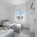 Апартаменти Radic-perfect Location For Summer Activities *
