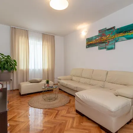 Radic-perfect Location For Summer Activities Apartman Trogir