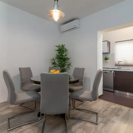 Apartman Radic-perfect Location For Summer Activities