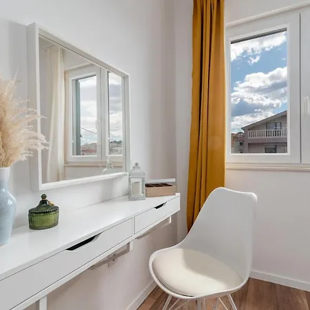 Radic-perfect Location For Summer Activities Apartman Trogir
