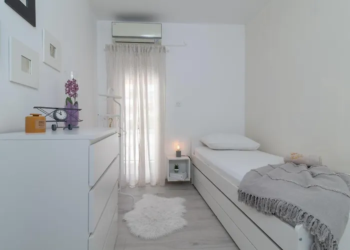 Radic-perfect Location For Summer Activities *